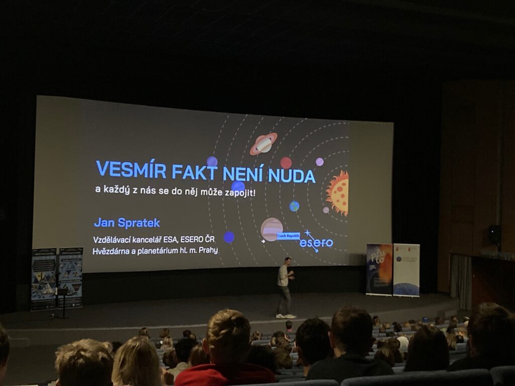 Vesmír fakt není nuda